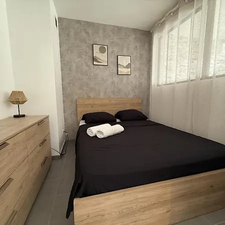 Sint T 1 Apartment *